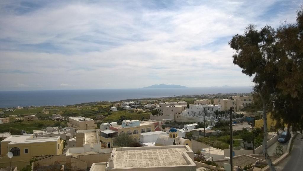 Anemomilos Suites Fira  Exterior photo