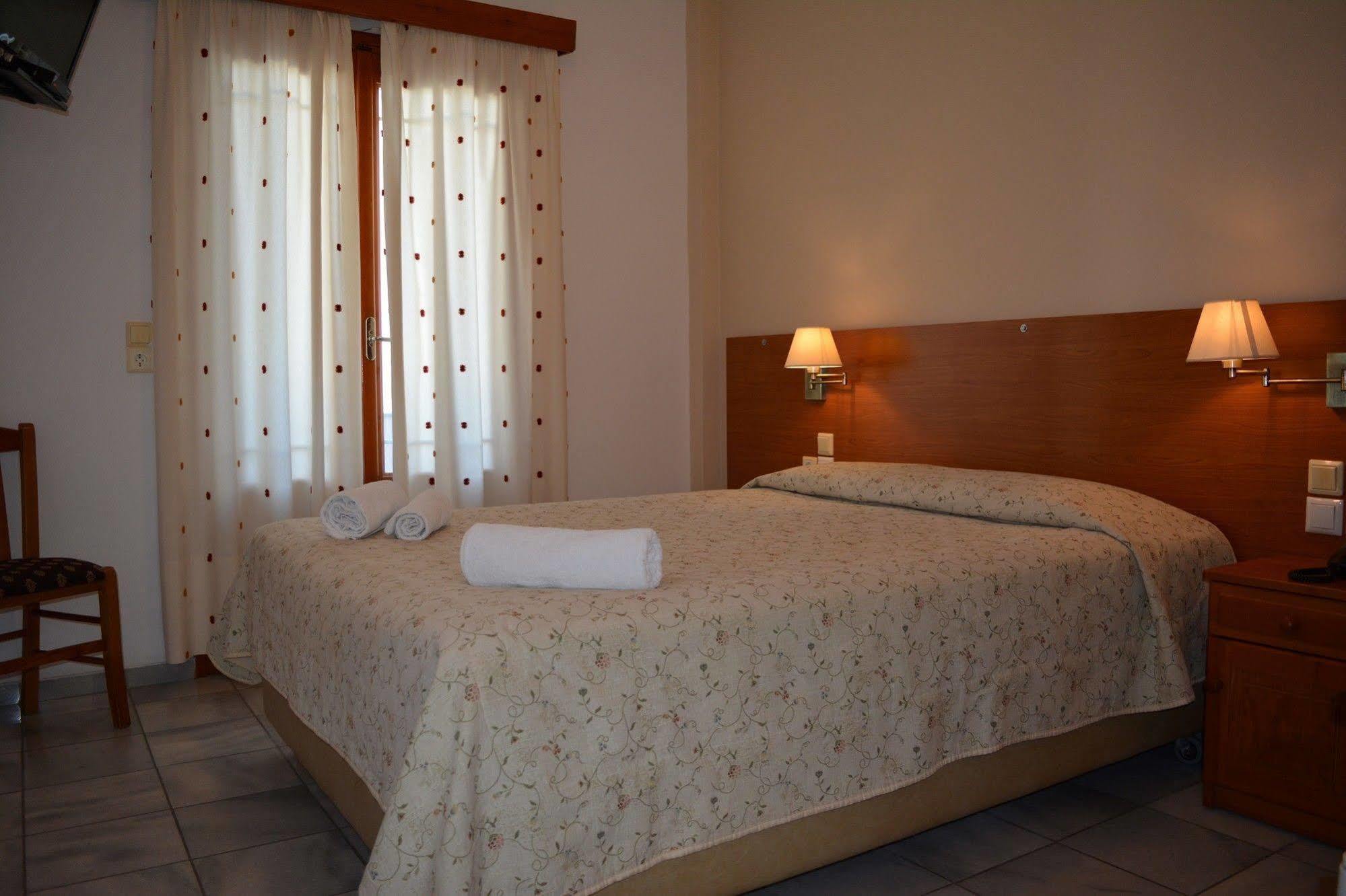 Anemomilos Suites Fira  Exterior photo