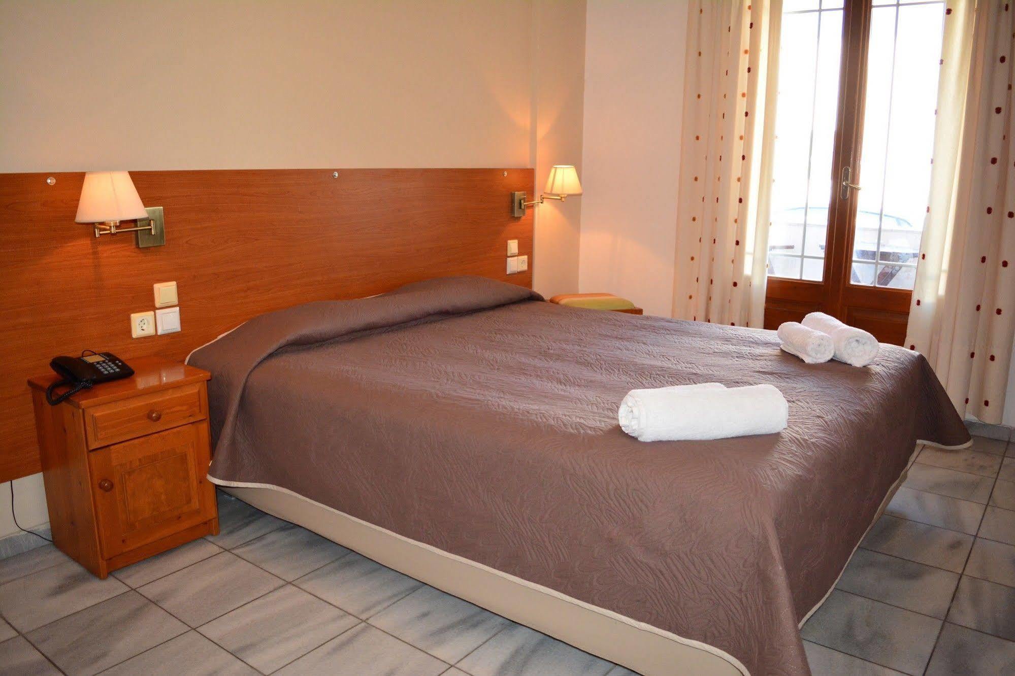 Anemomilos Suites Fira  Exterior photo